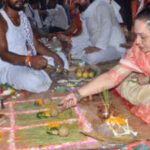 smita thackeray conducted pind daan and shraddh rituals at vishnupad temple in gaya for her late family members