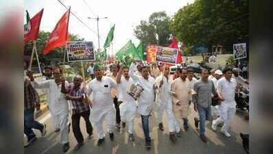 56606fb8 aa89 462d 9e1b 88ae1ee5d947 7th oct patna india bloc leaders protest 03jpg