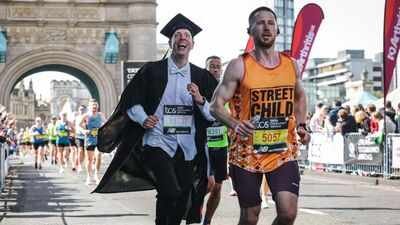 an oxford professor ran the london marathon dressed as an academic in 2 hours 55 minutes he broke a guinness record and raised money for a childrens hospice