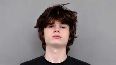 car registered to alexandros paporakis entered the parking of the balaji temple and then left after 15 minutes
