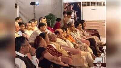 governor with other dignatories at dastangoijpg