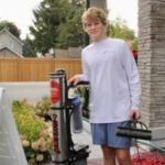 hudson lightfoot the 16 year old orillia teen who started window cleaning with a bucket and squeegee at 13