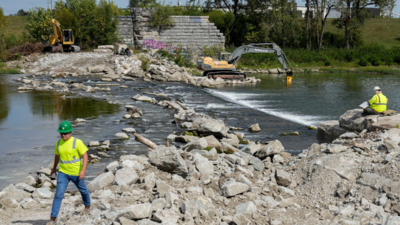 in 1899 indianapolis built a dam to create a boating lake on the white river 127 years later crews are removing it image credit aol