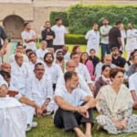 india bloc members change tack hold prayer meeting at raj ghat