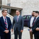 us ambassador to israel mike huckabee visits christian palestinian village of taybeh